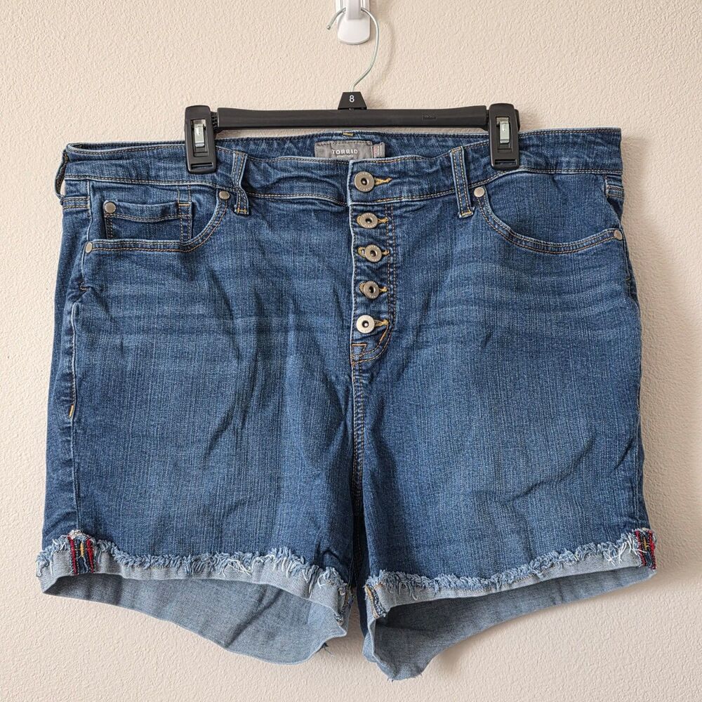 Torrid Medium Wash Denim Shorts Size 20 Button Fly